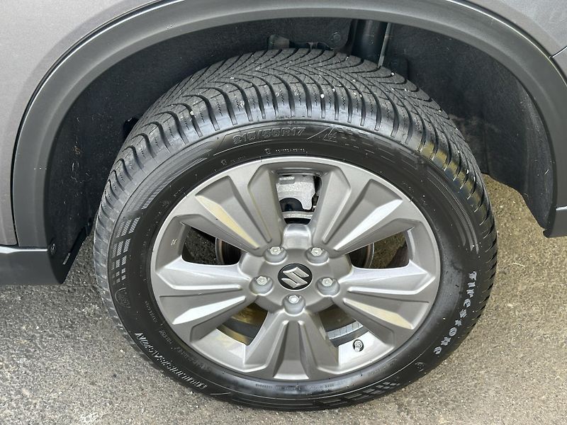 Suzuki Vitara (2024) 4x4*1.4 hybrid/95Kw * 1.Maj.  - fotka 37 z 38