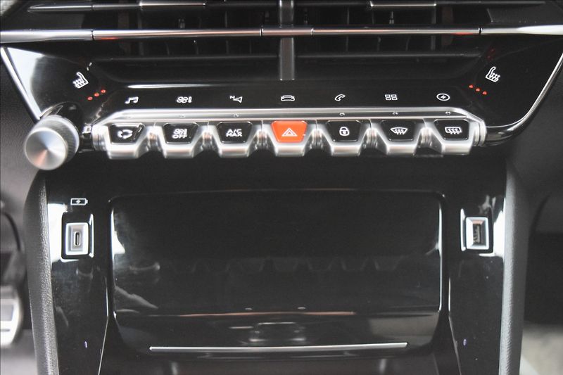 Peugeot 2008 0,0 100KW GT NAVI 360° KAMERA - fotka 43 z 47