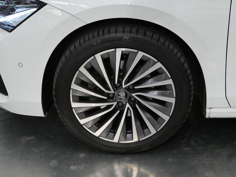 Škoda Superb - fotka 10 z 24