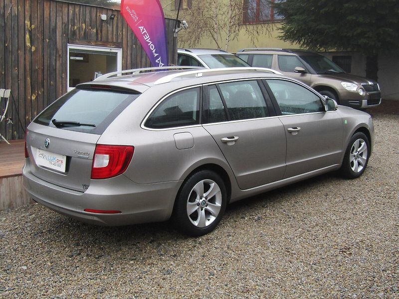 Škoda Superb (2011) 1.6 TDI 77kW - fotka 11 z 45