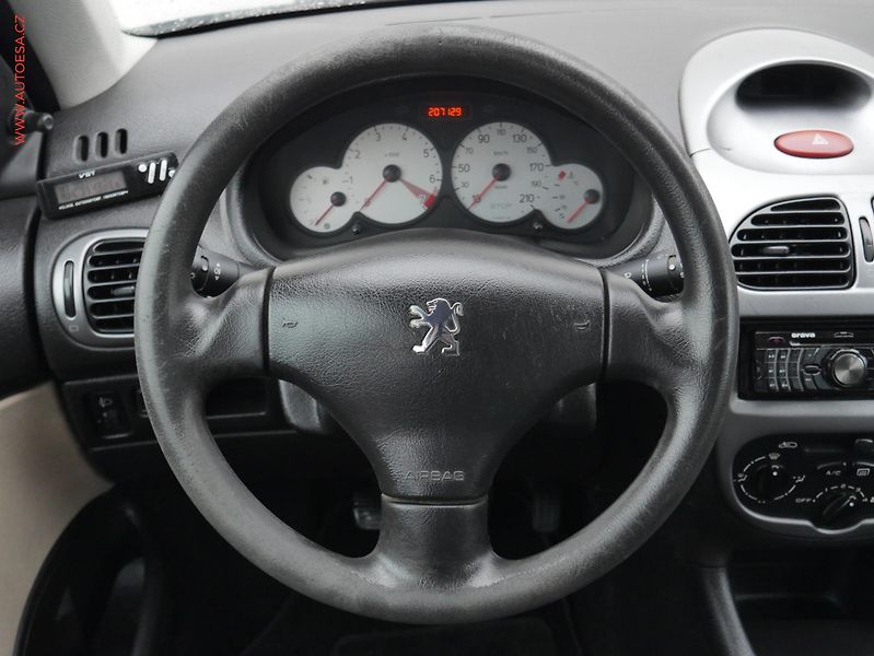 Peugeot 206 (2005) 1.1i SW, AC - fotka 11 z 14