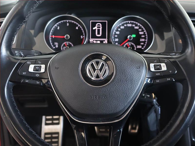Volkswagen Golf (2018) R-Line 1.6 TDI, Automat, Kůže - fotka 17 z 22