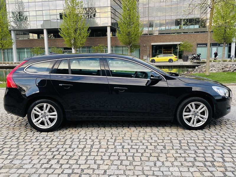 Volvo V60 2.4D5 MANUÁL VÝHŘEV SERVISKA - fotka 12 z 44