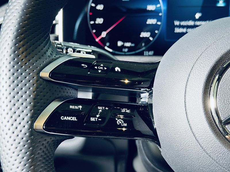 Mercedes-Benz Třídy E (2025) 220d*AMG*360*REZERVACE* - fotka 19 z 37