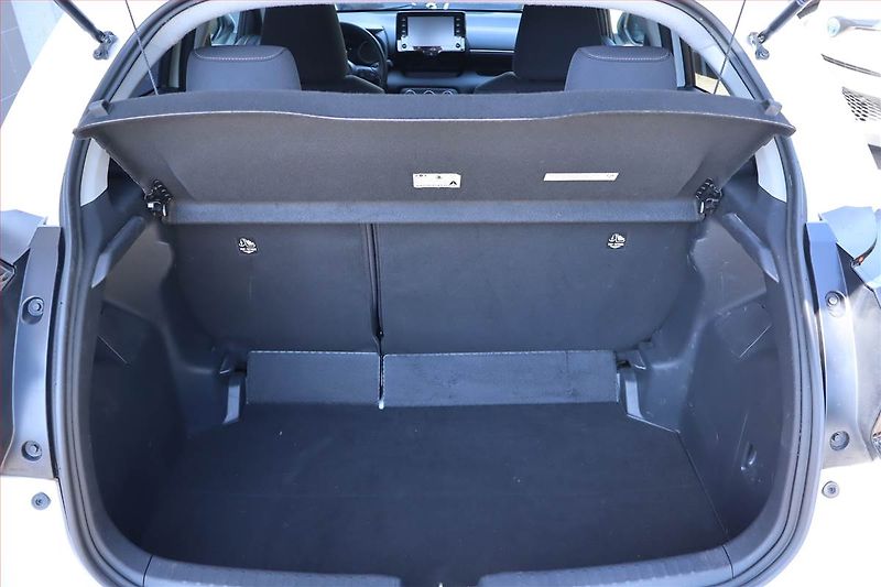 Toyota Yaris (2023) Comfort Style Tech 1.5 VVT-i - fotka 14 z 22