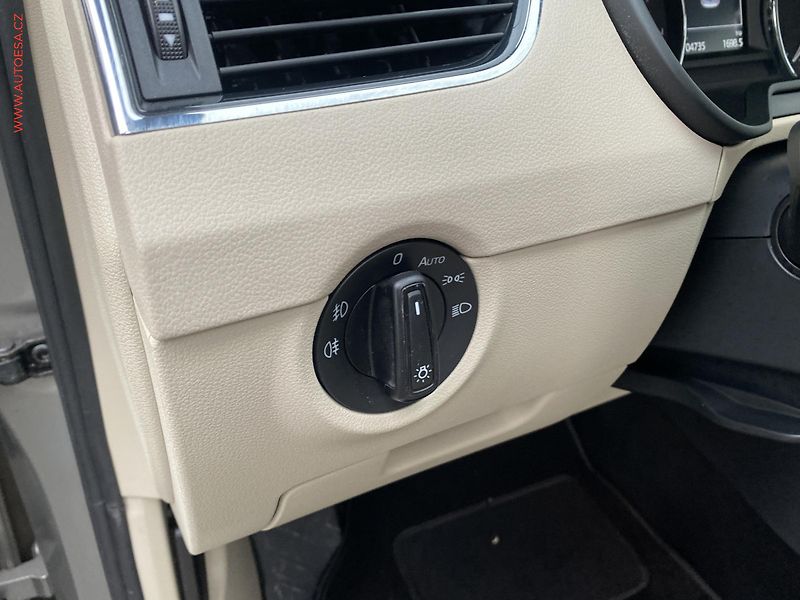 Škoda Octavia (2014) 1.4 TSi, Elegance, DSG, panor - fotka 15 z 18