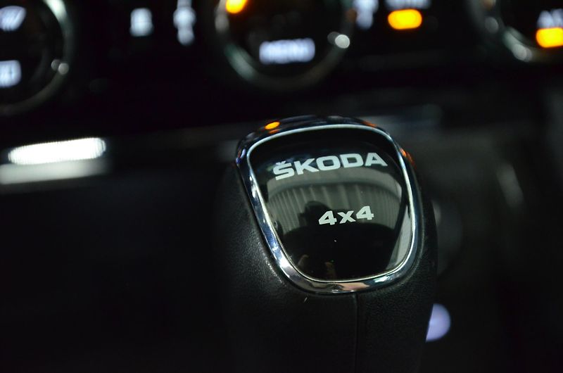Škoda Superb (2024) 2.0TSI 206kw SportLine 4x4 AT - fotka 17 z 22