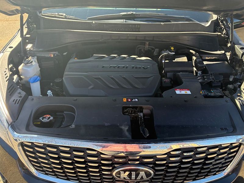 Kia Sorento GT LINE 2.2 CRDi 4x4 7 míst - fotka 24 z 24