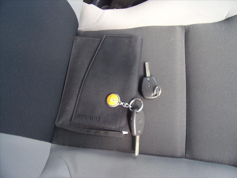 Renault Clio 1,2 - fotka 10 z 21