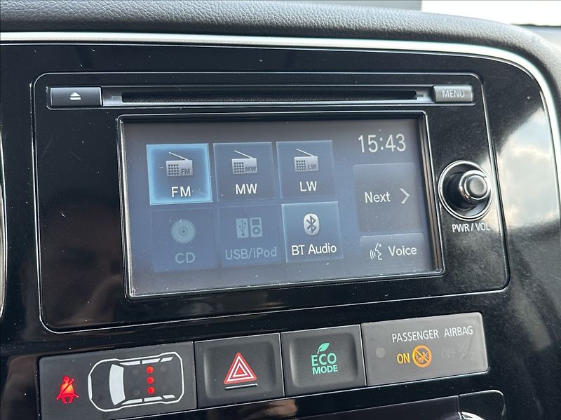 Mitsubishi Outlander 2,0 150PS  Intense A/T 4x4 - fotka 32 z 53