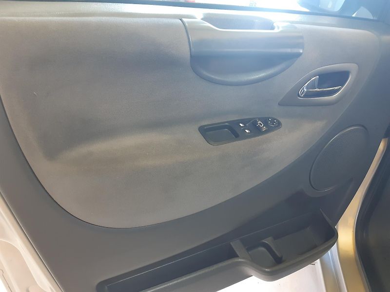 Citroën Jumpy 2.0HDI MULTISPACE 7míst L2 - fotka 15 z 21