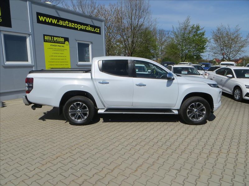 Mitsubishi L200 2,3 DI-D INTENSE 4WD AUT - fotka 9 z 23