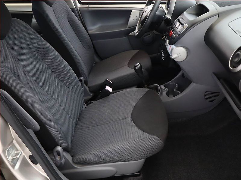 Toyota Aygo (2008) 1.0 VVT-i, nová STK, Tažné - fotka 7 z 9