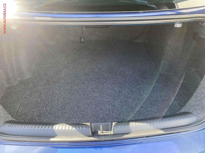 Volkswagen Jetta (2012) 1.2 TSi, Match, +kola - fotka 7 z 18
