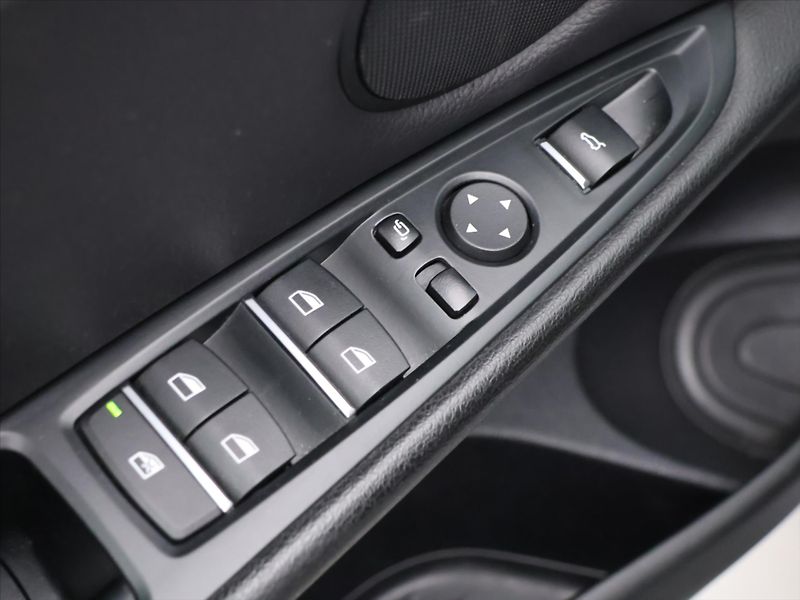 BMW X5 3,0 M50d 280kW xDrive Aut. CZ - fotka 16 z 39