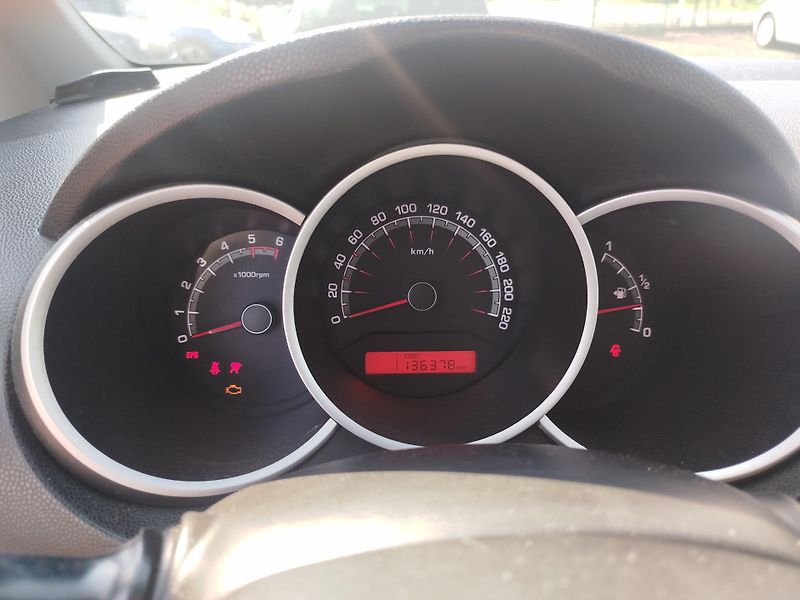 Kia Venga (2011) 1.4 CRDI - fotka 9 z 19