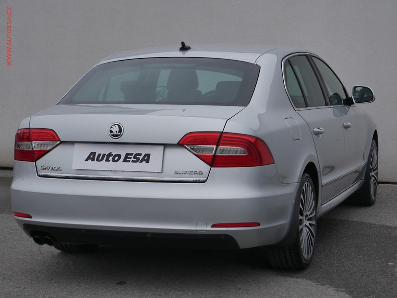 Škoda Superb (2013) 2.0 TDi 4x4, ČR, Elegance - fotka 4 z 22