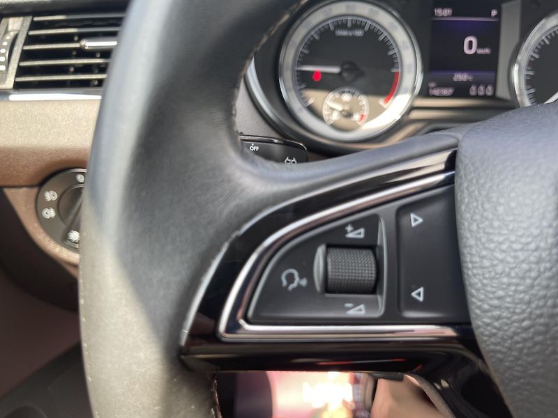 Škoda Octavia 2.0 TDi 135kW SCOUT DSG 4x4 ČR - fotka 39 z 55