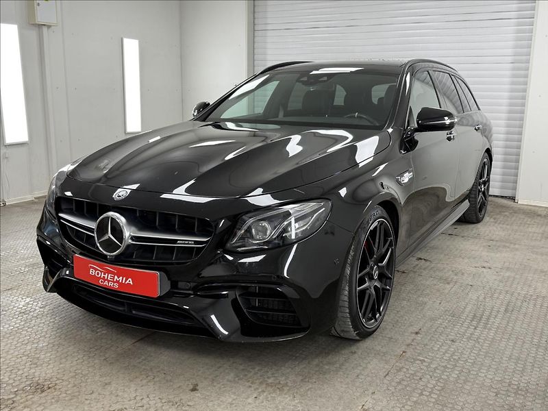 Mercedes-Benz Třídy E 4,0 Mercedes-AMG E 63S 4MATIC+ - fotka 9 z 35