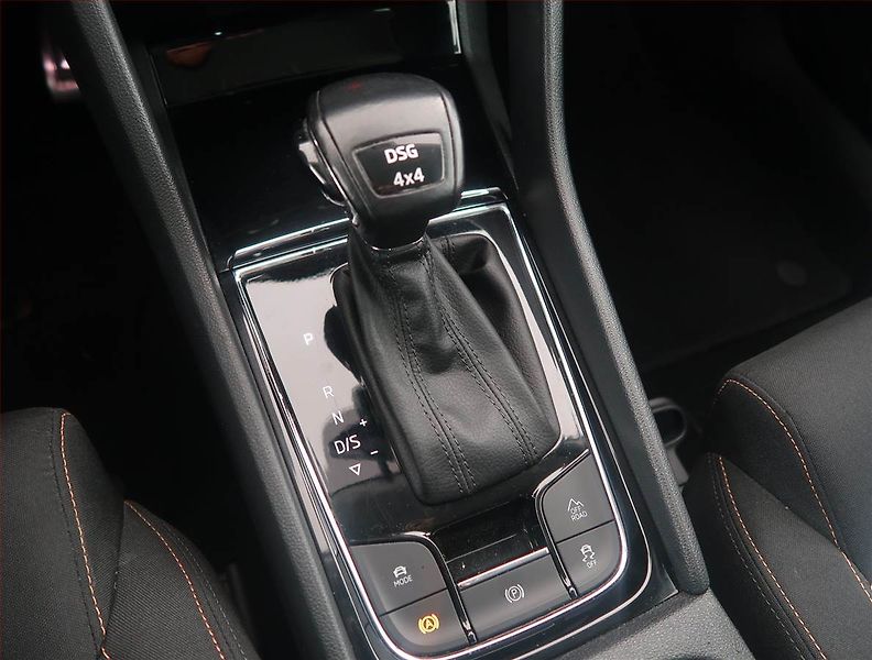 Škoda Karoq (2019) Scout 1.5 TSI 4x4, 4X4 - fotka 13 z 16