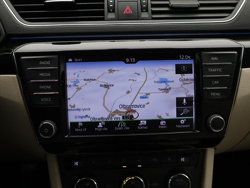 Škoda Superb 2,0 TDI 110kW L&K CZ Xenon - fotka 21 z 33