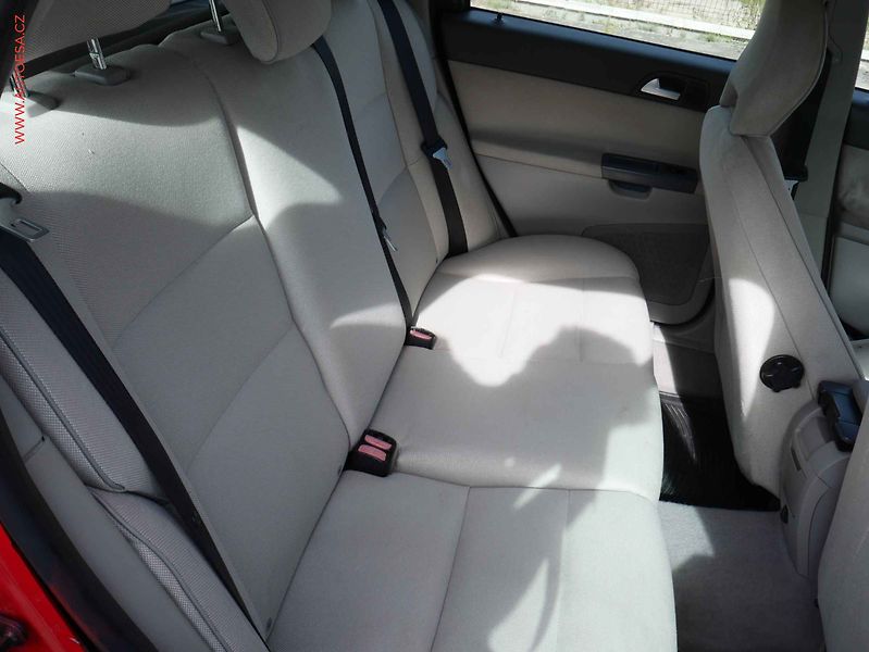 Volvo V50 (2011) 2.0 D3, autoAC, temp - fotka 10 z 14