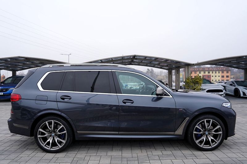BMW X7 M50i xDrive/AT9/22/ČR/530 PS - fotka 7 z 49