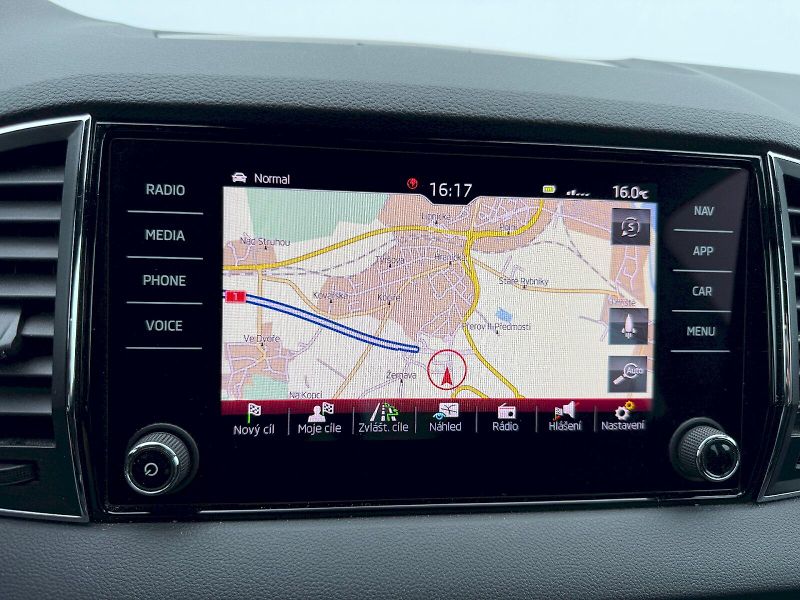 Škoda Karoq (2019) 1.5 TSI 110kW SportLine - fotka 18 z 35