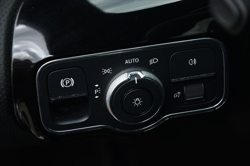 Mercedes-Benz Třídy A 250i 165kW NAVI PANORAMA ČR - fotka 15 z 28