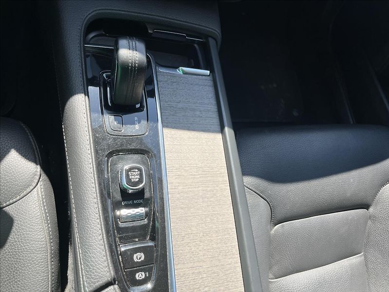 Volvo V90 2,0 B4 145KW CROSS COUNTRY DPH - fotka 19 z 43