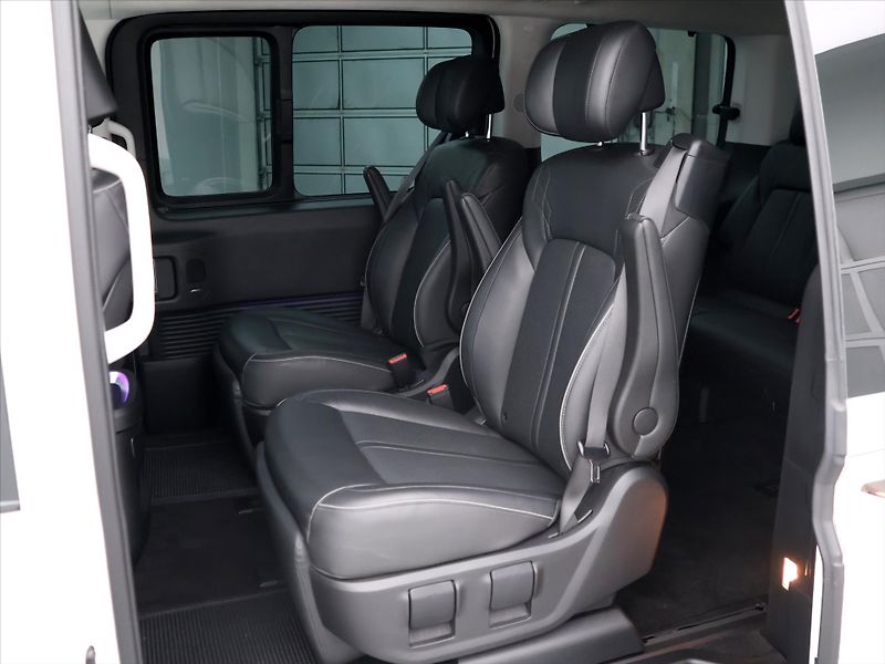 Hyundai Staria 2,2 CRDi 130kW Luxury 4x4 AUT - fotka 15 z 37