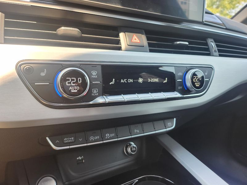 Audi A4 Avant 2.0TDI 140kw Quattro S T - fotka 18 z 25