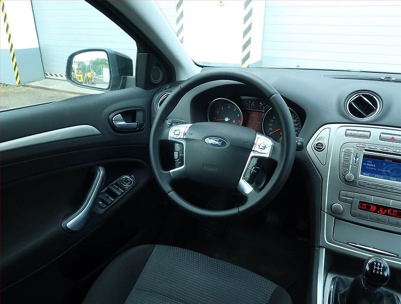 Ford Mondeo (2008) Trend 2.0 16V, Serv.kniha - fotka 7 z 17