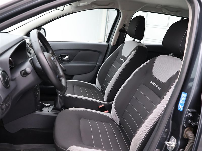 Dacia Logan 0,9 TCe 66kW CZ Stepway 1.Maj. - fotka 11 z 29