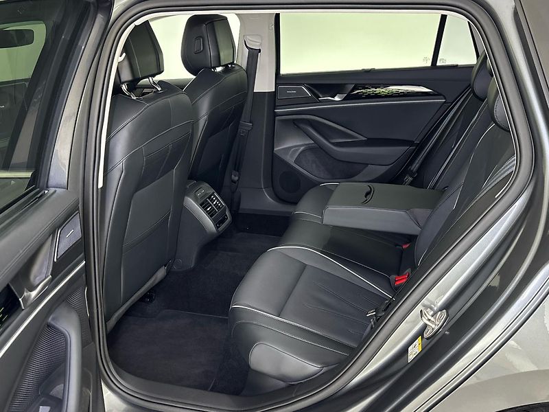 Volkswagen Passat 110kw DSG - fotka 8 z 31