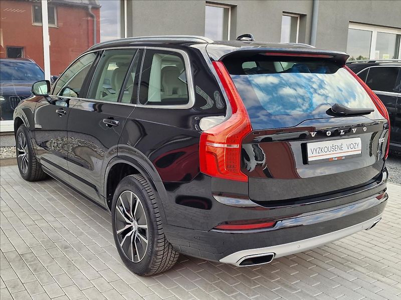 Volvo XC90 B5 AWD Momentum Pro Auto,1Maj - fotka 8 z 50