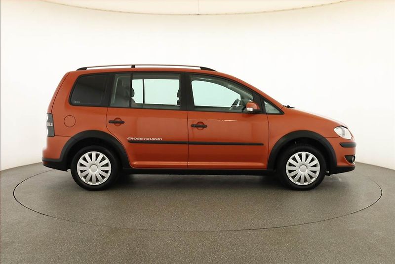 Volkswagen Touran (2008) Cross 2.0 TDI, Automat, Xenony - fotka 6 z 12