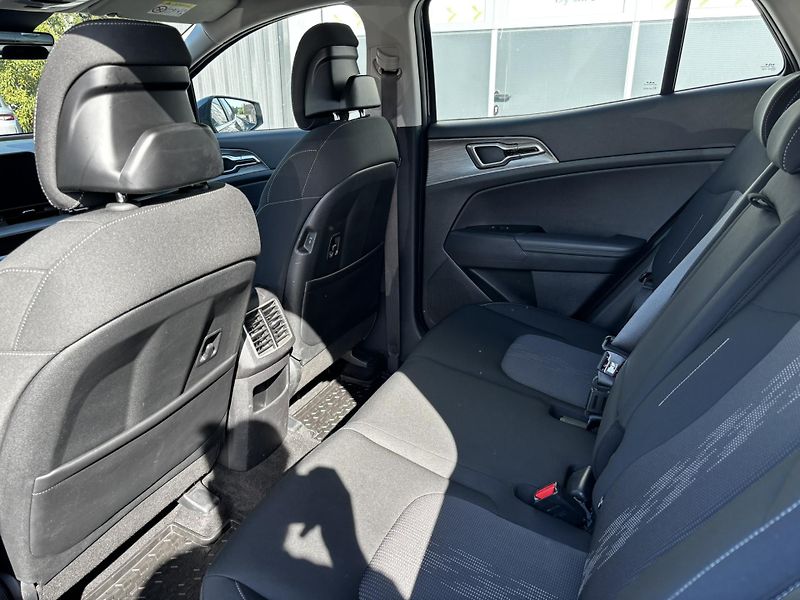 Kia Sportage (2023)  1.6 T-GDI  - fotka 13 z 14