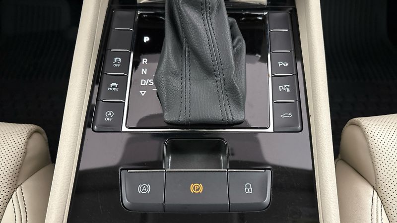 Škoda Superb 2.0 TDI DSG 4x4 L&K - fotka 27 z 32