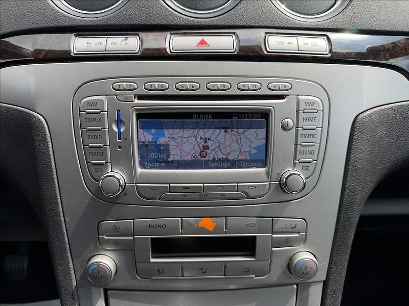 Ford Galaxy 2.0 TDCi Ghia 7míst - fotka 10 z 23