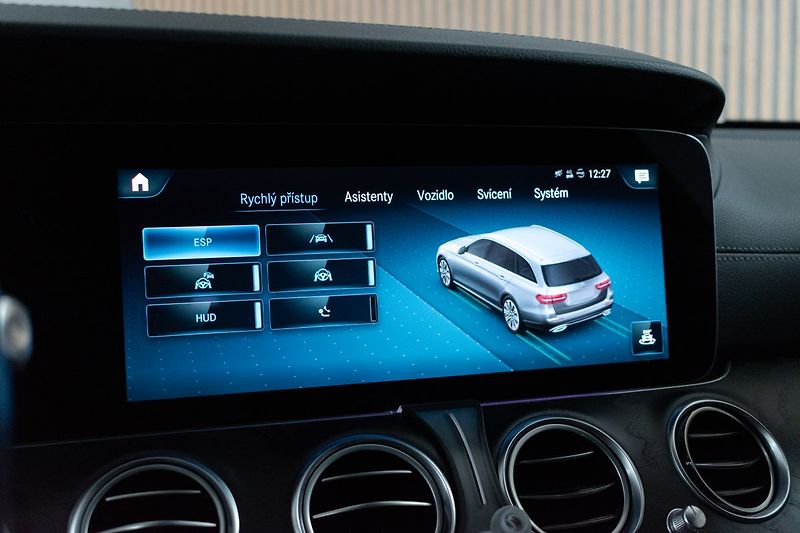 Mercedes-Benz Třídy E E 220d AMG*4MATIC*TAŽNÉ*ACC*ČR - fotka 35 z 52