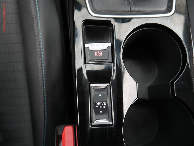 Peugeot 208 (2021) 1.2PT, Allure, LED, navi - fotka 19 z 20