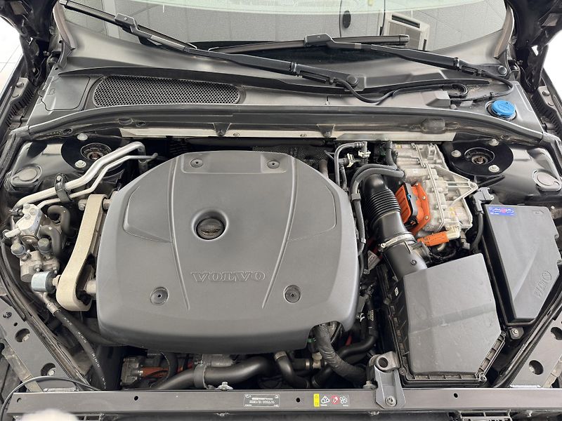 Volvo V60 T6 AWD Recharge*REZERVACE! - fotka 38 z 38