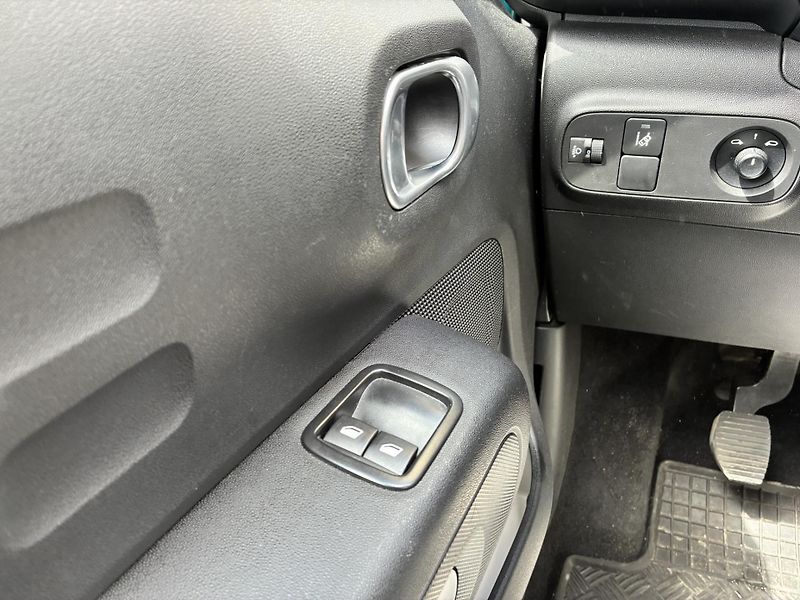 Citroën C3 1.2 PureTech 83k Shine - fotka 13 z 21