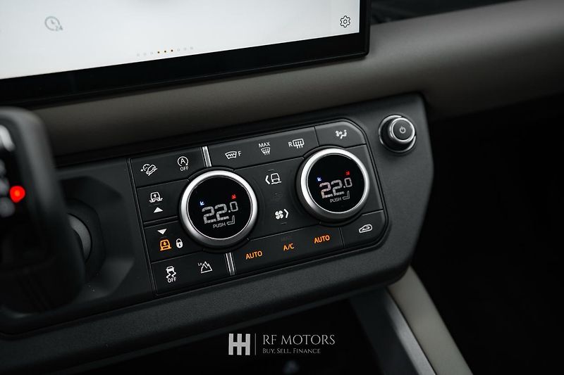 Land Rover Defender (2025) D250 MHEV X-Dynamic SE - fotka 50 z 52