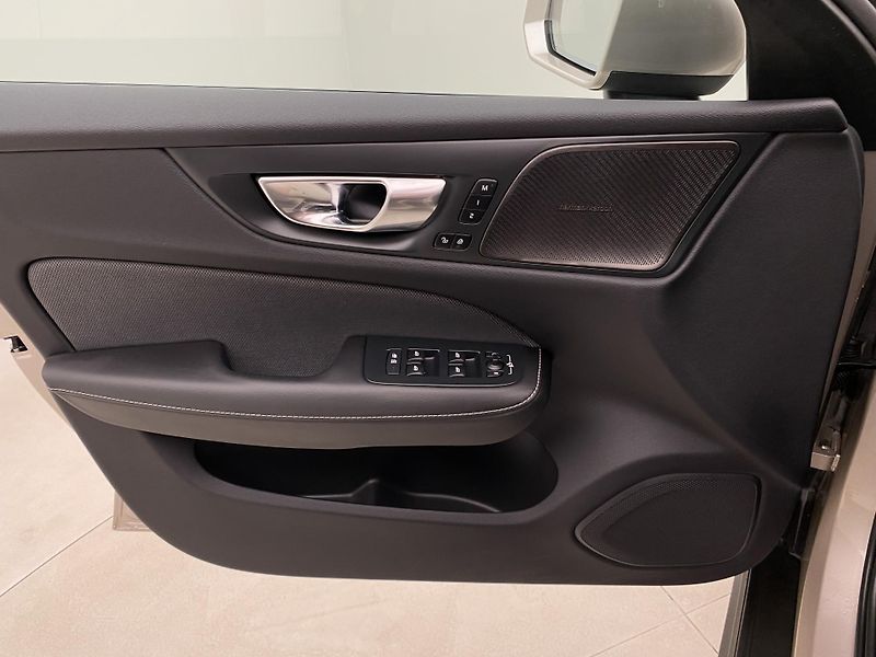 Volvo V60 CC B5 AWD BRIGHT PLUS AUT  - fotka 7 z 58