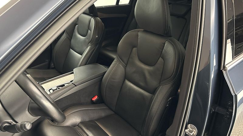 Volvo XC90 2.0 B5 AUT AWD Inscription - fotka 15 z 32