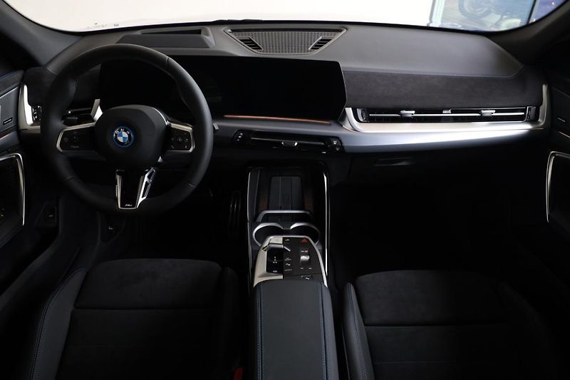 BMW iX2 xDrive30 - fotka 5 z 16