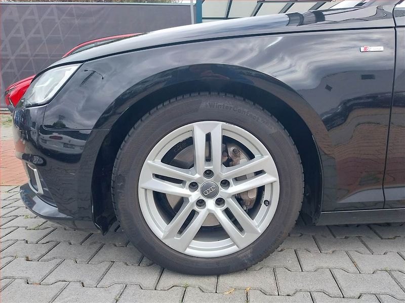 Audi A4 (2018) Sport 2.0 TDI, 4X4, Automat - fotka 15 z 16