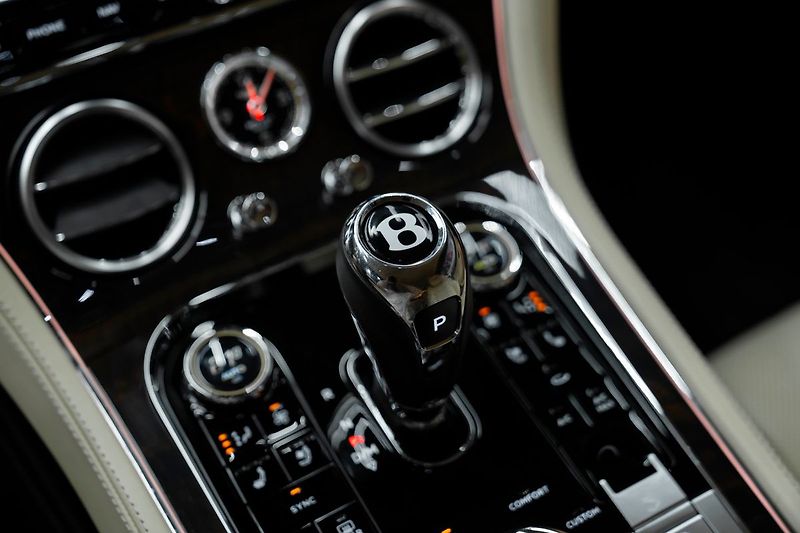 Bentley Continental GT Touring, City, Nočné videnie - fotka 12 z 25